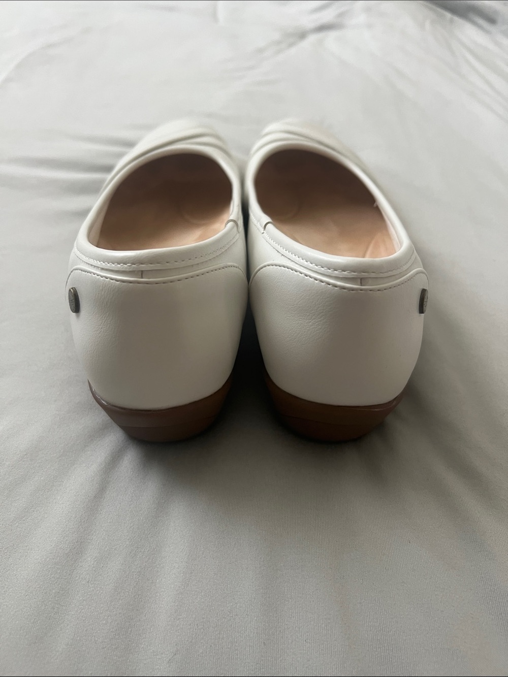 Dream Pairs White Crossover Strap Ballet Flats - Picture 4 of 8